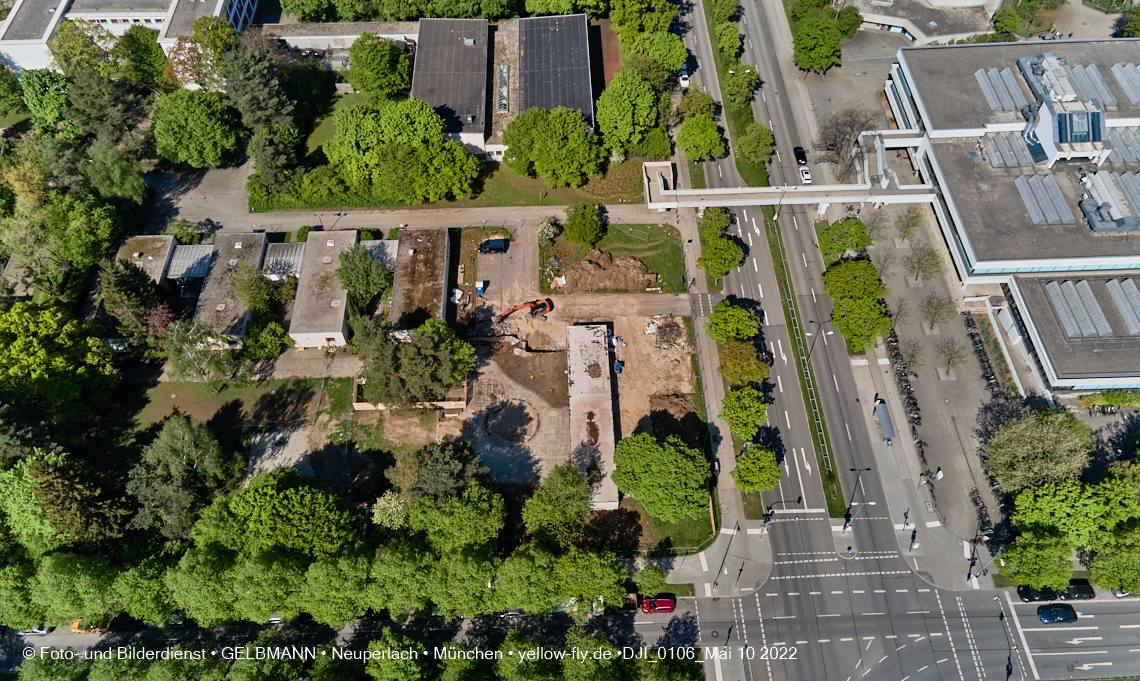 10.05.2022 - Luftbilder von der Baustelle Haus für Kinder in Neuperlach